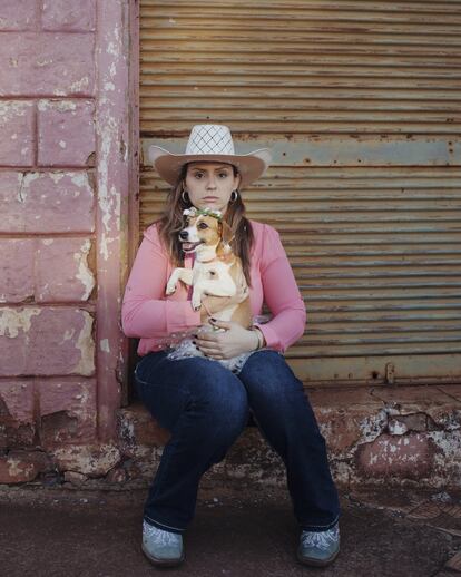 Lara Gidrao de Almeida Prado: <i>“Soy la única veterinaria mujer que trabaja en la Festa do Peão de Barretos. Me toca ser fuerte en este mundo dominado por hombres”.</i>