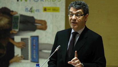 &Aacute;lvaro Nadal, durante su intervenci&oacute;n hoy en la presentaci&oacute;n del Centro de Seguridad en Internet para menores. 