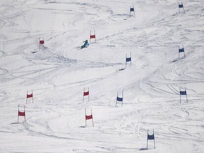 Un esquiador en un descenso de Baqueira Beret. 