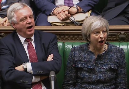 Theresa May e David Davis, ministro do Brexit.