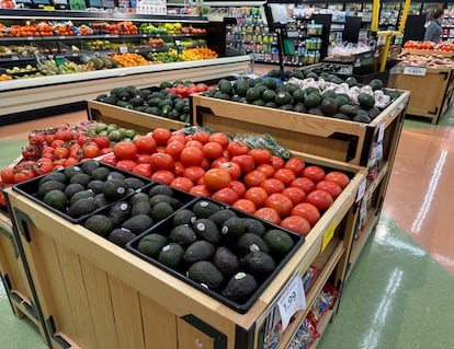 Fruta y verdura en una tienda de Mount Pleasant (Wisconsin, EE UU).