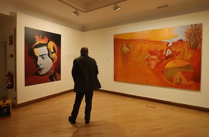 La exposición del pintor El Hortelano en Alcalá de Henares.
