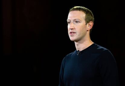 Mark Zuckerberg gives conference live on Facebook