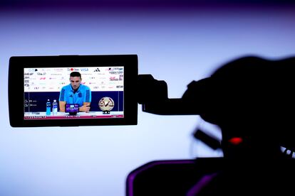 Lionel Scaloni, atendiendo a los medios de comunicación en la rueda de prensa previa a las semifinales del Mundial de Qatar contra Croacia.