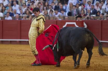 Jiménez Fortes con el sexto toro de la tarde.