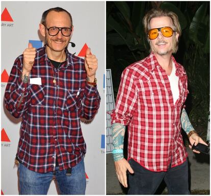 Una camisa a cuadros y unas gafas es lo que le bastó al actor David Spade para disfrazarse como el fotógrafo Terry Richardson (a la izquierda), en 2013.