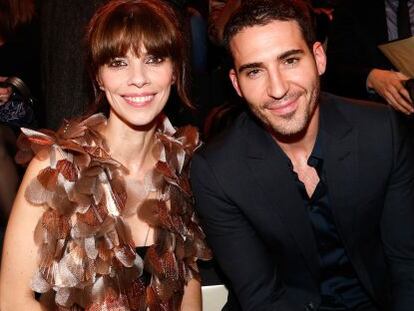 Miguel &Aacute;ngel Silvestre y Maribel Verd&uacute;, en la fiesta de Armani en Par&iacute;s.