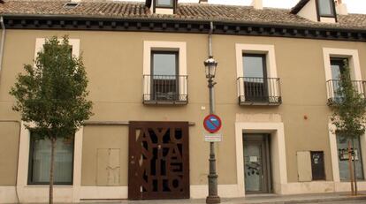 Fachada del edificio municipal que debe ser retirado.