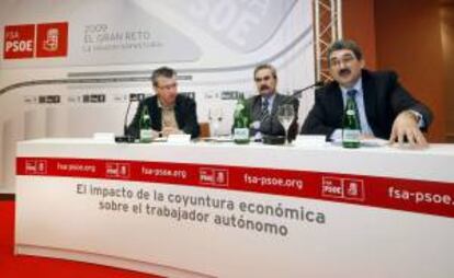 Jornada "El impacto de la coyuntura economica sobre el trabajador autonomo", celebrada en Gijón. EFE/Archivo