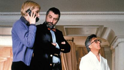 Anne Heche, Robert De Niro y Dustin Hoffman, en 'La cortina de humo'.