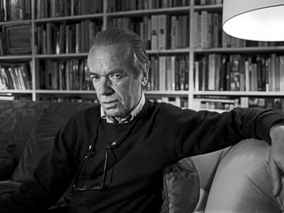 El escritor británico Martin Amis, fotografiado en su piso de Nueva York.