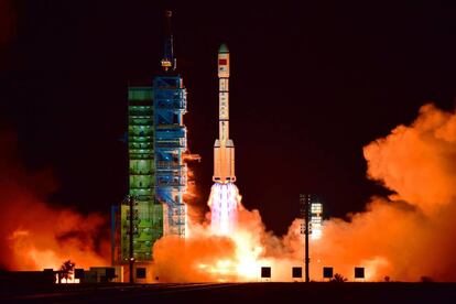 El laboratorio espacial Tiangong 2 despega desde el Centro de Lanzamiento de Satélites de Jiuquan, en el desierto de Gobi (China).