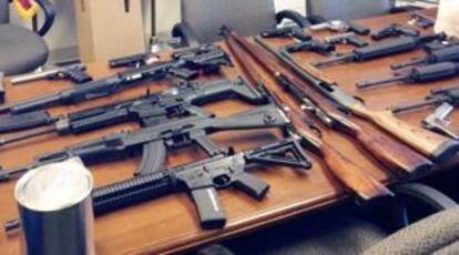 Arsenal encontrado en casa del imitador de James Holmes.