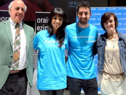 De izquierda a derecha, Carlos Epalza, África Baeta, Álex ubago y Maite Iturbe este lunes en la presentación de la campaña de Unicef.