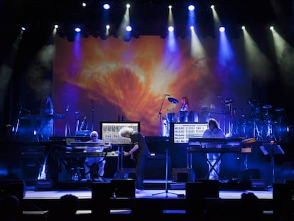 Brian May, guitarrista y astrofísico, actúa en el escenario de una edición anterior de Starmus.