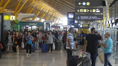 Vista de la T4 del aeropuerto Madrid Barajas. EFE/Archivo