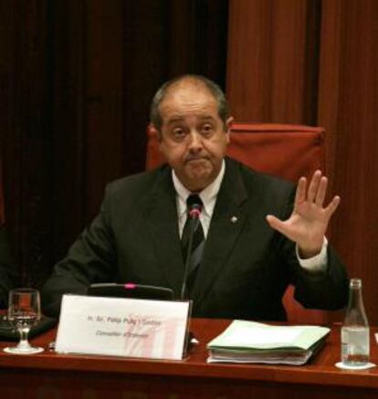 El consejero de Interior catalán Felip Puig, durante su comperencia en el Parlament de Cataluña