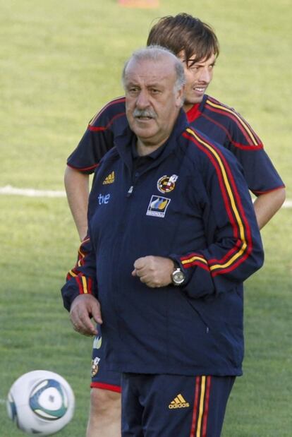 David Silva junto a Vicente del Bosque en un entrenamiento de la selección.