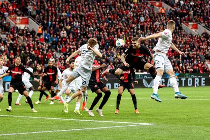 Robert Andrich marca el gol del empate para el Leverkusen.