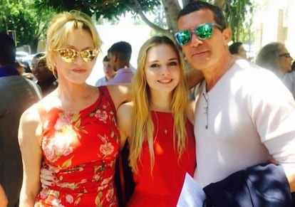 Antonio Banderas y Melanie Griffith, en la graduación de su hija Stella.