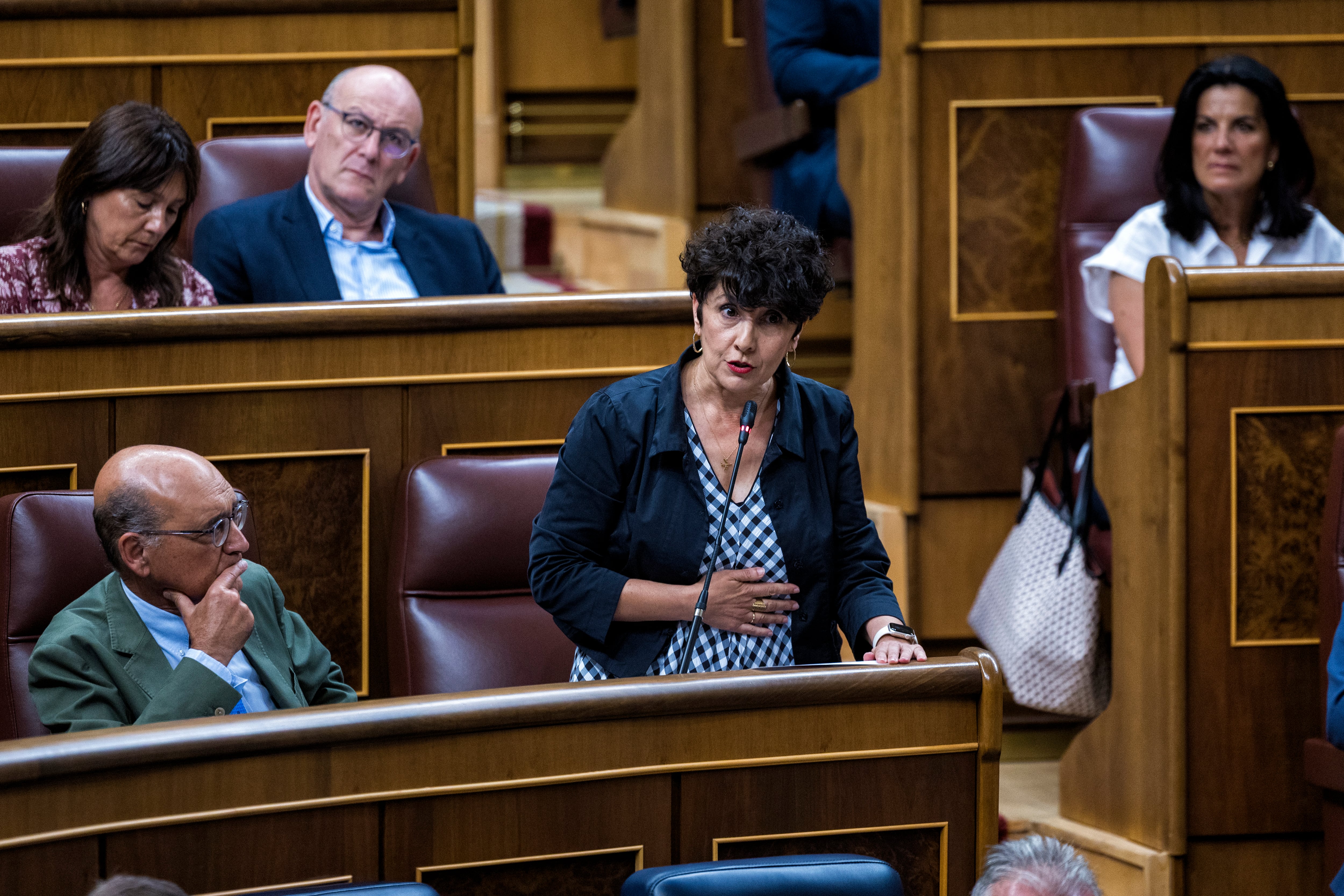 Feijóo sube aún más los decibelios contra Sánchez: le llama “cobarde” y dice que “no es demócrata”