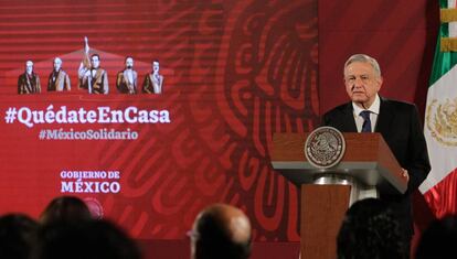 El presidente López Obrador, este lunes en rueda de prensa.