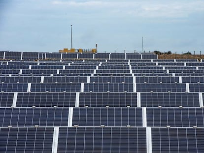 Vista del parque fotovoltaico de Son Salomó en Ciutadella, Menorca.