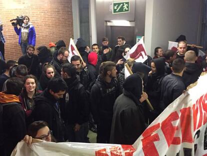 Estudiantes de la UAB, durante el boicot