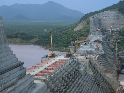 La construcción de la pesa del Renacimiento vista desde Guba Woreda (Etiopía) el pasado septiembre.