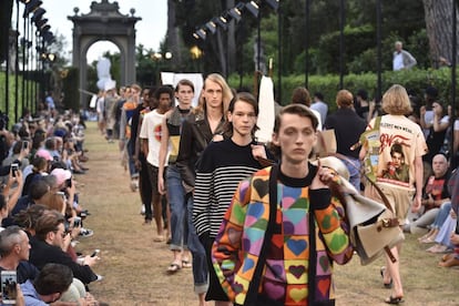 Desfile de la colección de verano de 2018 de JW Anderson en Pitti Uomo.