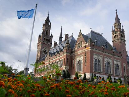 Vista del Palacio de la Paz que alberga el Tribunal Mundial en La Haya, Países Bajos.