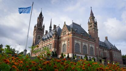 Vista del Palacio de la Paz que alberga el Tribunal Mundial en La Haya, Países Bajos.