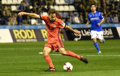 Canales marca desde fuera del área ante el Lleida.