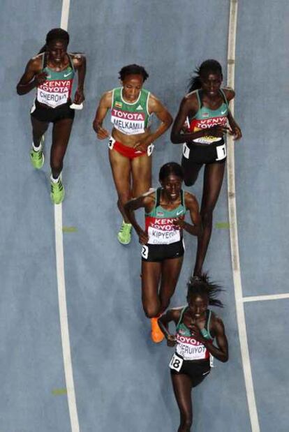 Cheruiyot lidera a sus compatriotas en la final de los 10.000m.