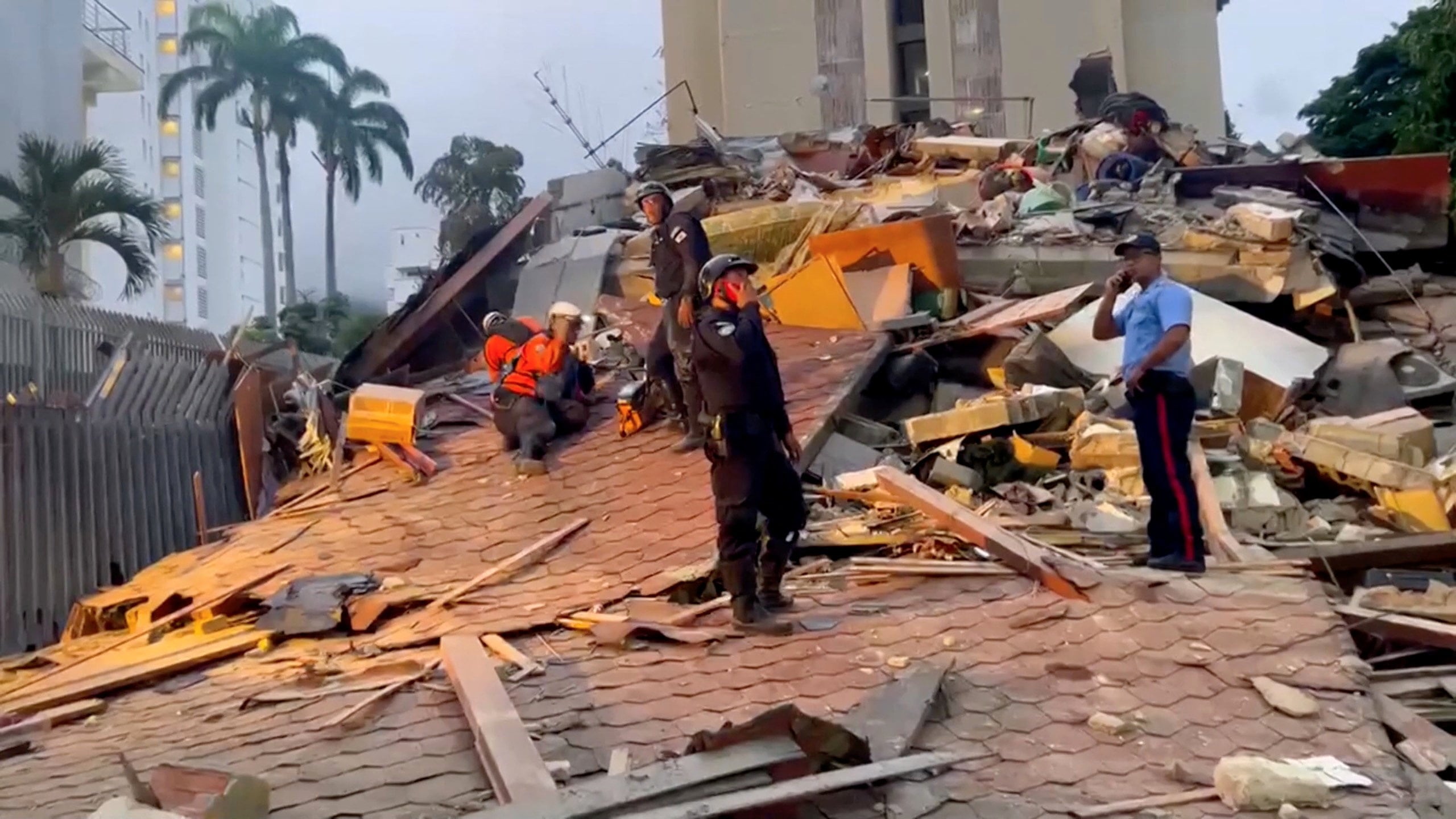 Dos potentes terremotos de 7,2 y 7,5 de magnitud sacuden el norte de Venezuela y golpean Caracas