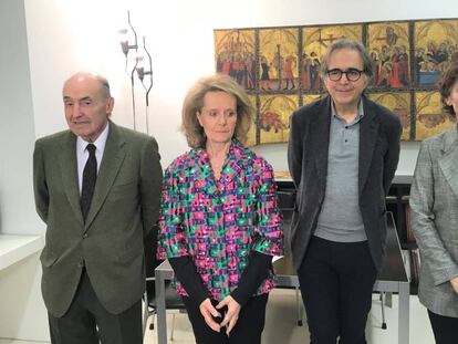 El presidente del Consorcio del MNAC, Miquel Roca, la consejera Mariàngela Vilallonga, el teniente de alcalde Joan Subirats y la subdirectora general de museos estatales, Carmen Jiménez, tras la reunión del patronato.
 