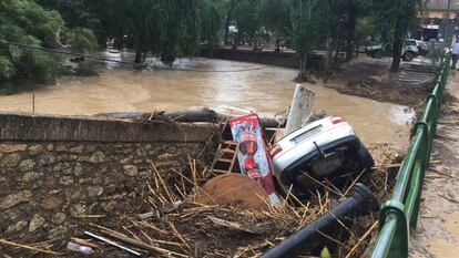 Desperfectos en Riofrío causados por la tromba de agua que ha anegado este viernes esta pedanía de Loja.