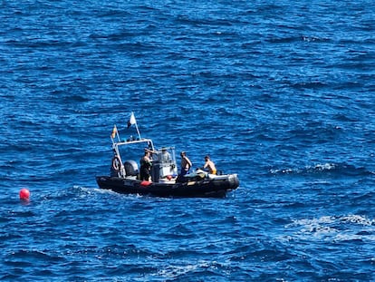 Los GEAS de la Guardia Civil, este martes en la zona donde desaparecieron los menores en El Confital.

Continúa por cuarto día la búsqueda de los menores

ESPAÑA EUROPA ISLAS CANARIAS SOCIEDAD
CEDIDO POR LA GUARDIA CIVIL