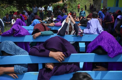 Habitantes de Pantelhó, Chiapas, asisten a misa el 4 de agosto.