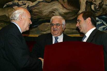 De izquierda a derecha, los ministros Moratinos, Abdul Raheem Wardak, titular de Defensa afgano, y Alonso.