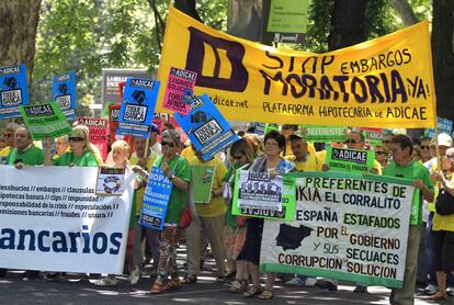 Manifestación de afectados por las preferentes, cláusulas suelo y otros abusos.