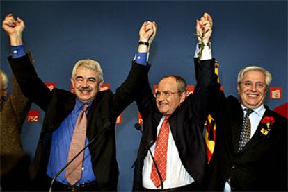 Pasqual Maragall, José Montilla y Joan Clos celebran el resultado de las elecciones.