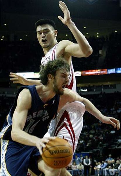 Gasol debutará en el partido de los mejores de la NBA, como Yao Ming, el <i>pívot</i> chino de los Rockets de Houston.