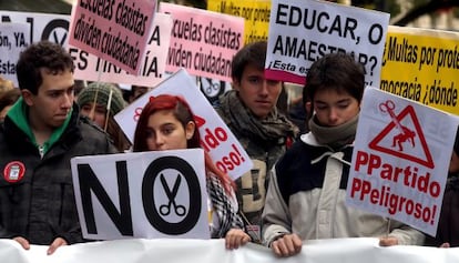 Manifestaci&oacute;n de estudiantes ante el Ministerio de Educaci&oacute;n este curso. 