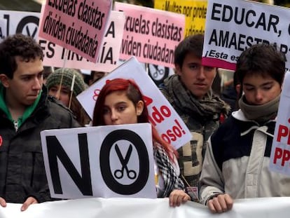 Manifestaci&oacute;n de estudiantes ante el Ministerio de Educaci&oacute;n este curso. 