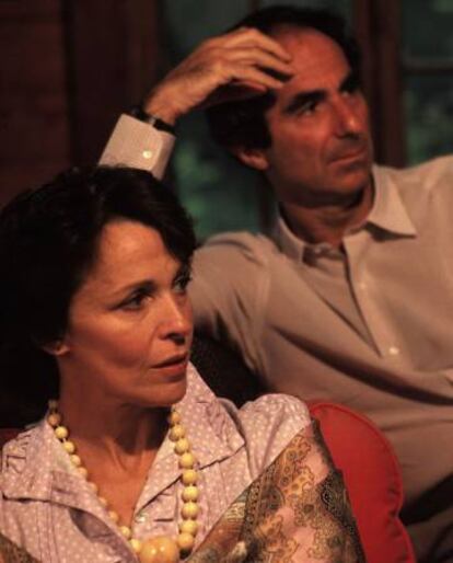 La actriz Claire Bloom y el escritor Philip Roth, en la casa de Connecticut en 1983.