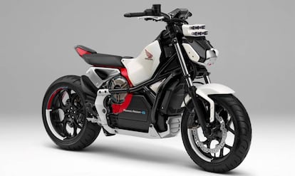 El prototipo Riding Assist, de Honda, con sensores en el frontal que le ayudan a mantener el equilibrio.