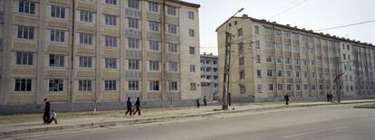 10 de abril de 2012. Bloques de apartamentos en Pyongyang.