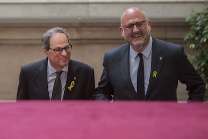 Quim Torra y Eduard Pujol en el Parlament.