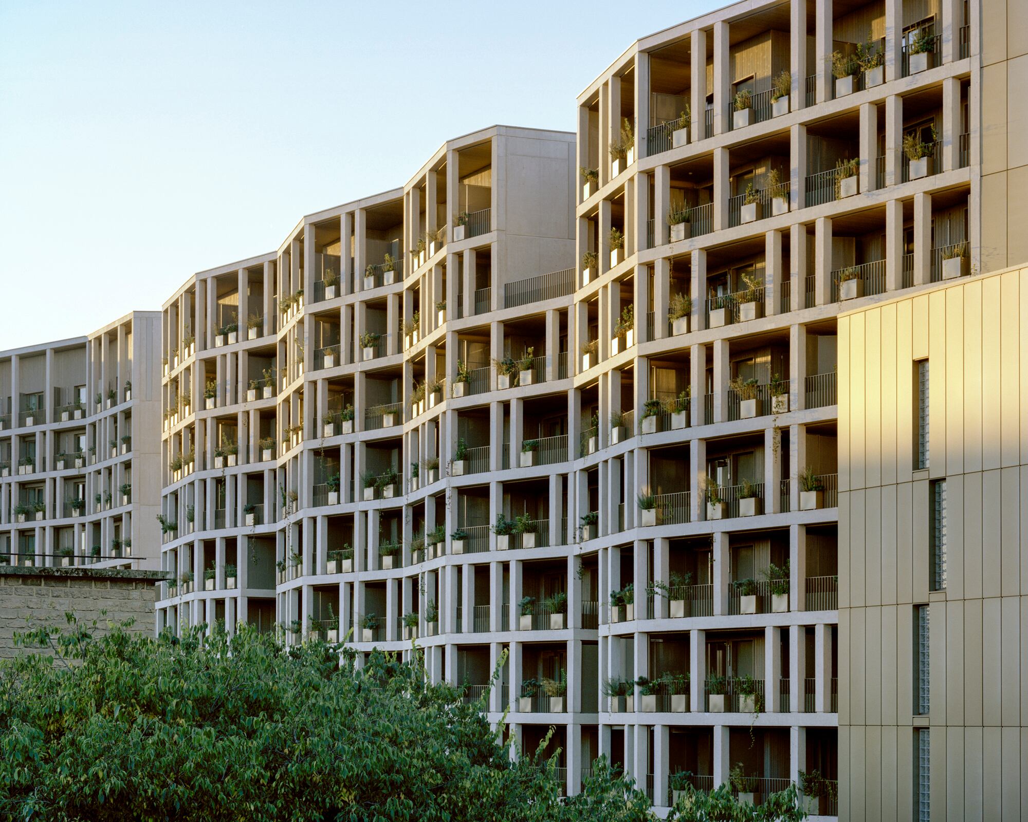 Des bâtiments à planchers de protection font des descentes dans le Prix européen du logement en architecture
